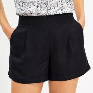LOFT Linen Blend Pleated Pull On Shorts